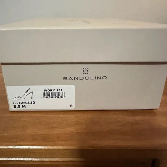 Bandolino ivory slingbacks - Picture 9 of 9